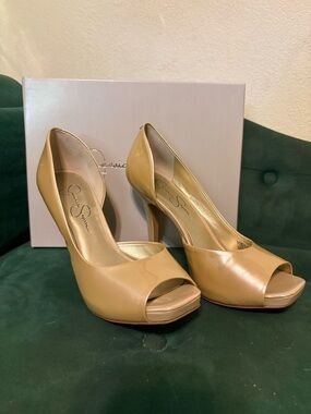 Jessica Simpson Nude Peep-Toe Platform Heels